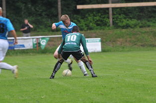 米兰体育网址-足球教练战术布置备受关注，足球教练考虑到对手阵型